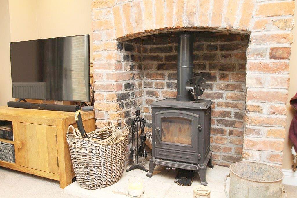 Dock Lane, Bredon, Tewkesbury 2 bed terraced house £248,850