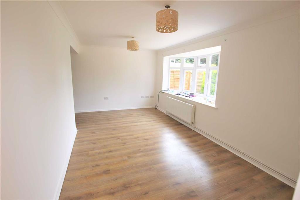 Manor Farm Crescent, BS24 3 bed semidetached bungalow £240,000