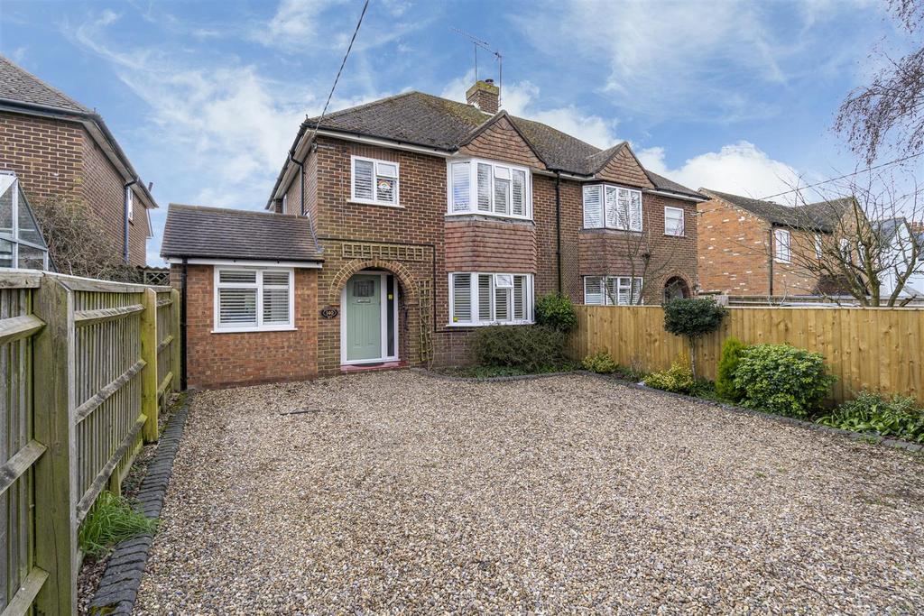 Straight Bit, Flackwell Heath 4 bed semidetached house £570,000