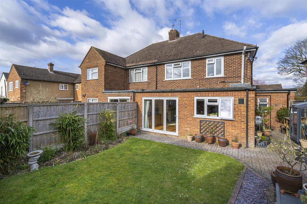 Straight Bit, Flackwell Heath 4 bed semidetached house £570,000