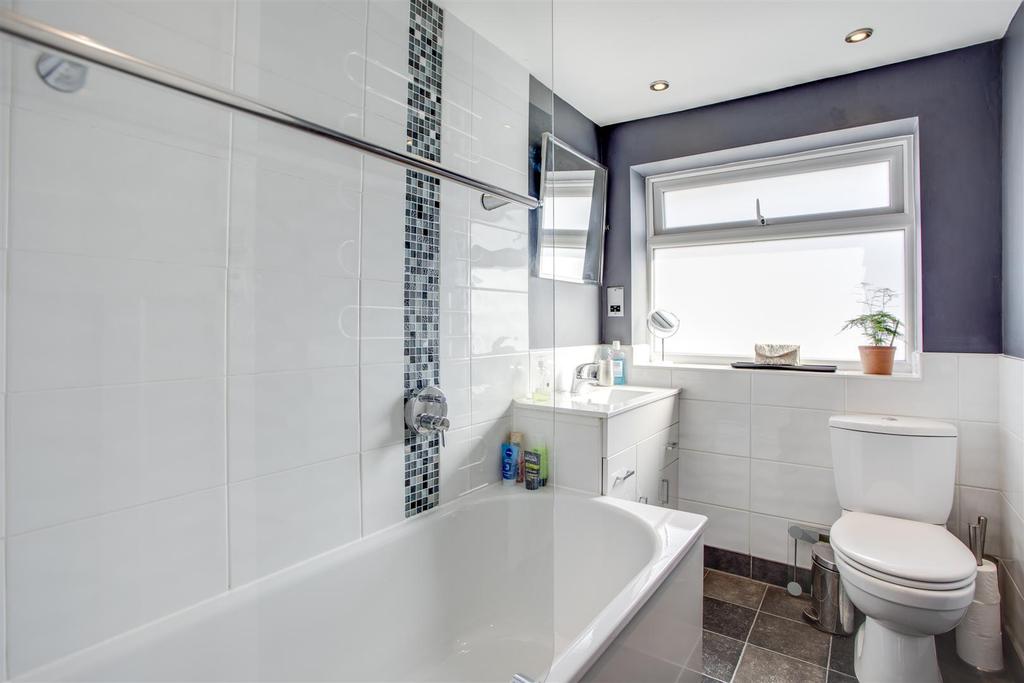 61 Southfield Road Bathroom.jpg