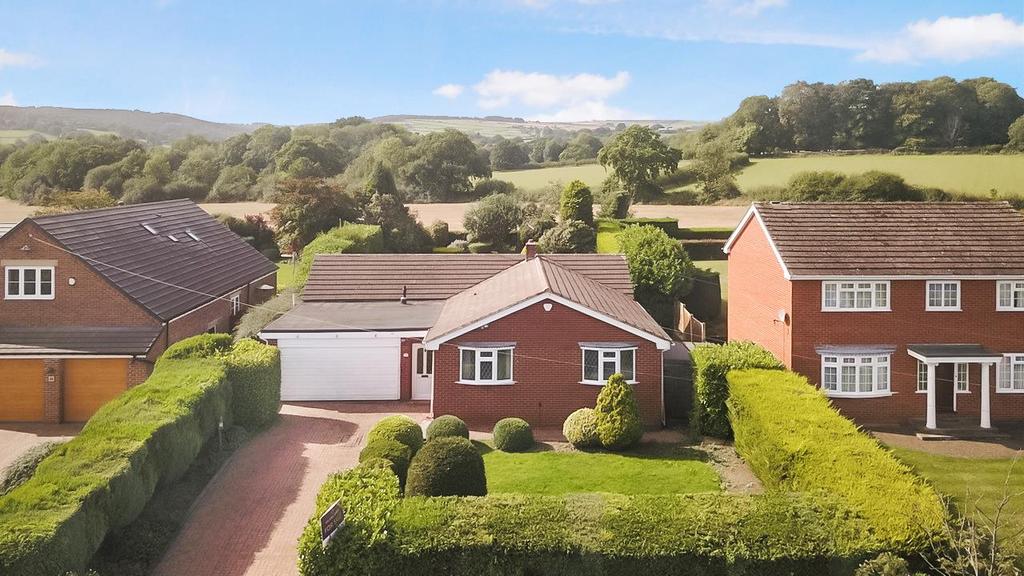 Brookside Bar, Brookside, Chesterfield 5 bed detached bungalow £515,000