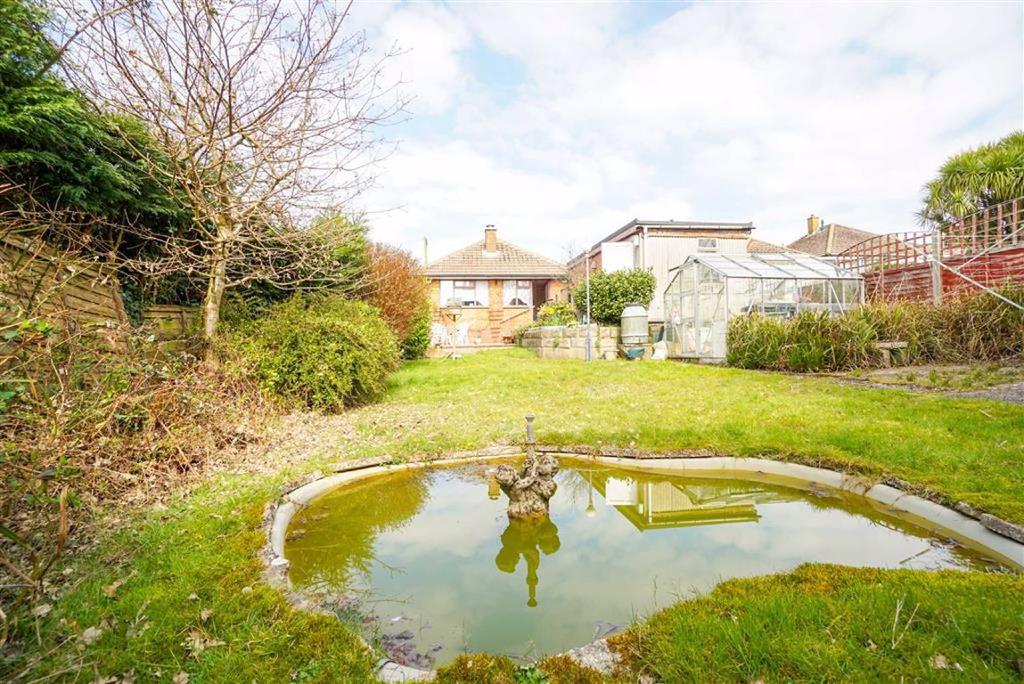 Westminster Crescent, Hastings, East Sussex 3 bed detached bungalow £