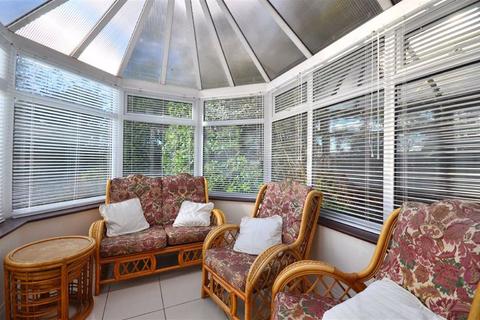 37 Broad Leys Road, Barnwood, Gloucester, GL4 3YW