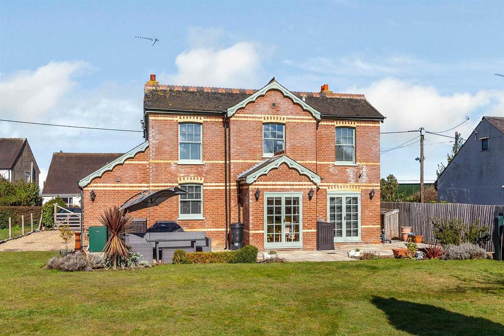 Highwood Road, Edney Common, Chelmsford 4 bed detached house £895,000