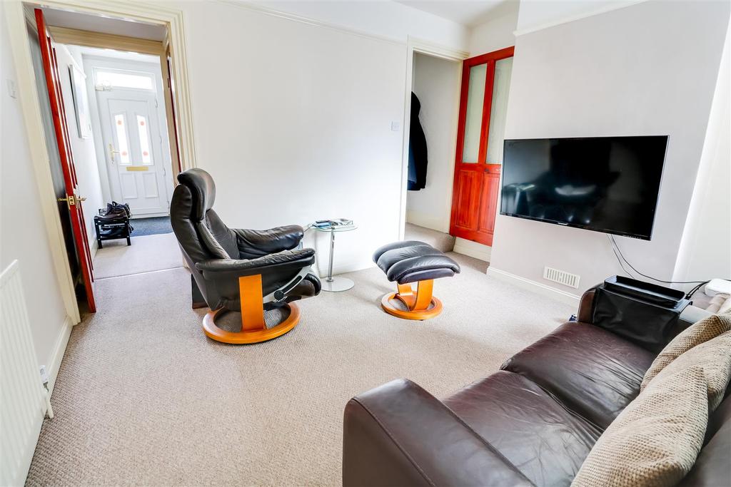 Darnley Road, Grays 2 bed terraced house £285,000