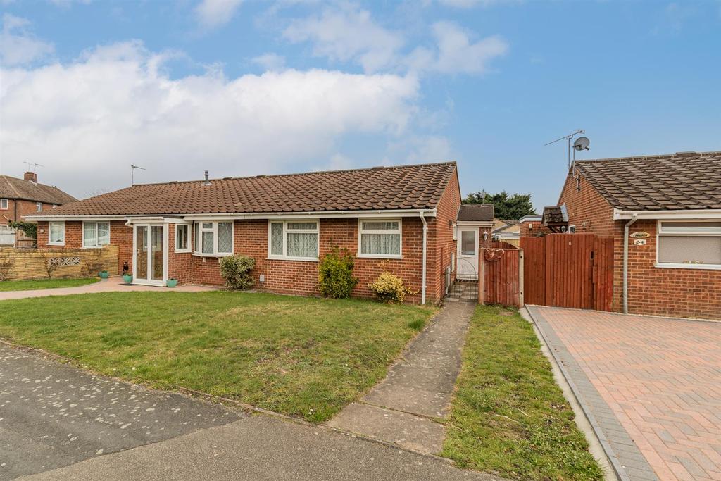 Wilson Road, Aldershot 2 bed semidetached bungalow £315,000