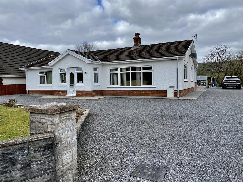 Cwmamman Road, Glanamman, Ammanford 3 bed detached bungalow £330,000