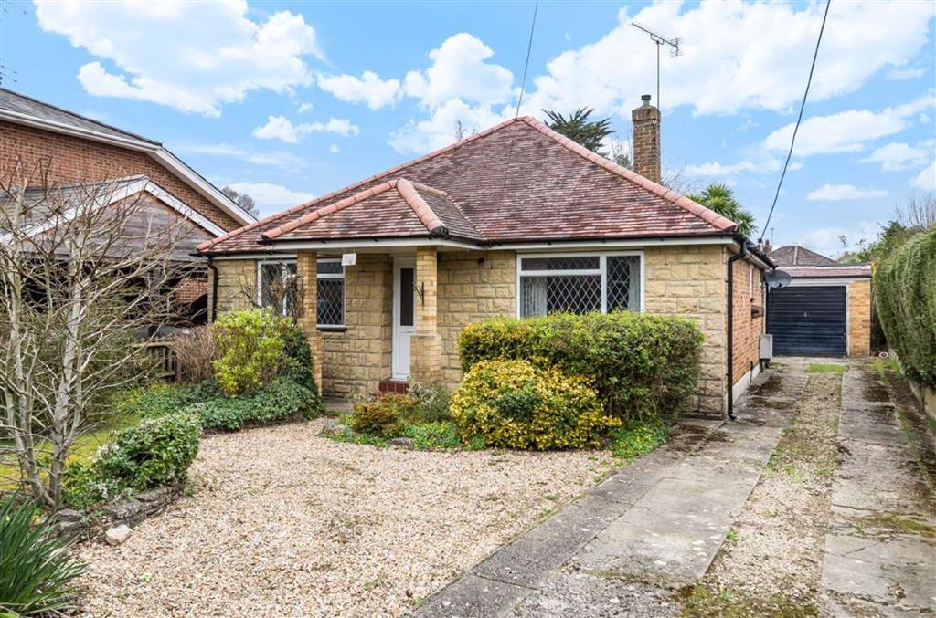 Common Road, Chandlers Ford, Hampshire 2 bed detached bungalow £365,000