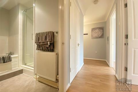 11 Cobham Close, Enfield, EN1 3SD