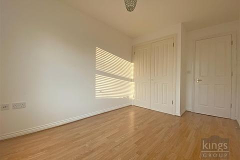 11 Cobham Close, Enfield, EN1 3SD