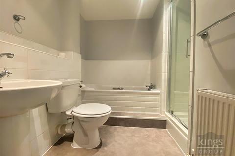 11 Cobham Close, Enfield, EN1 3SD
