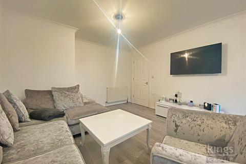 17 Cobham Close, Enfield, EN1 3SD