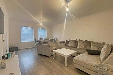 17 Cobham Close, Enfield, EN1 3SD