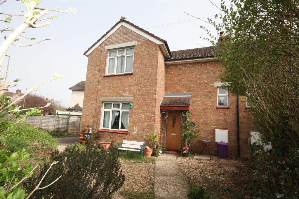 Passfield Avenue, Eastleigh 3 bed semidetached house £300,000