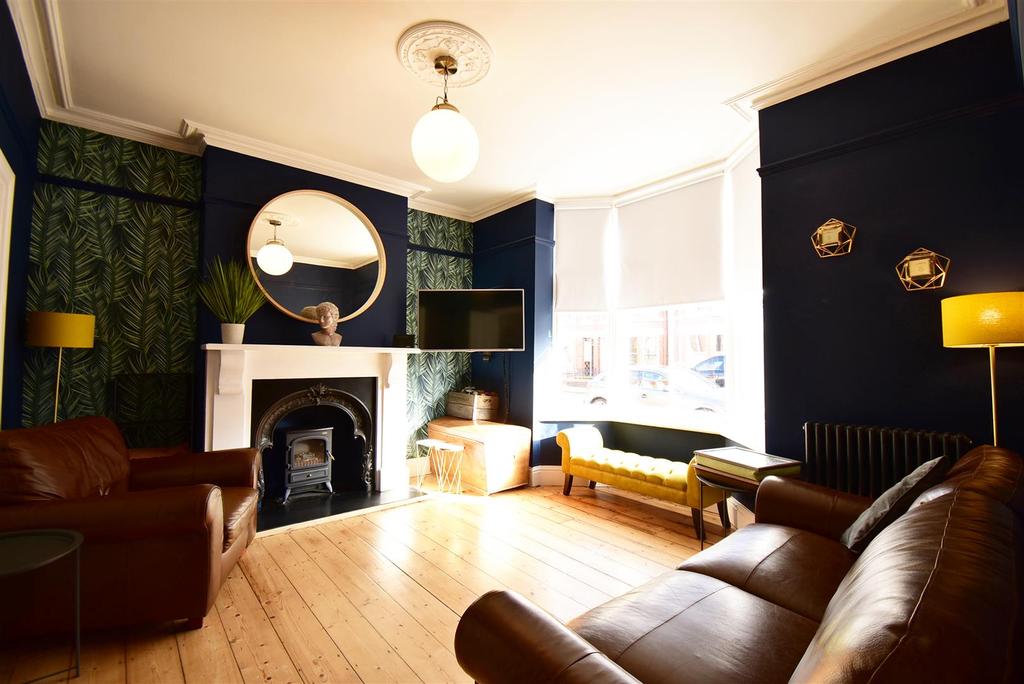 Living room 1.jpg