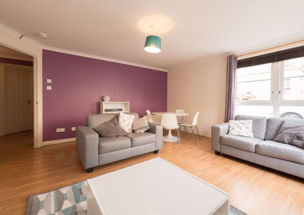 DICKSONFIELD, LEITH WALK, EH7 5ND 3 bed flat £1,050 pcm (£242 pw)