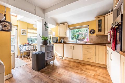 6 Higher Redgate, Tiverton, EX16 6RJ