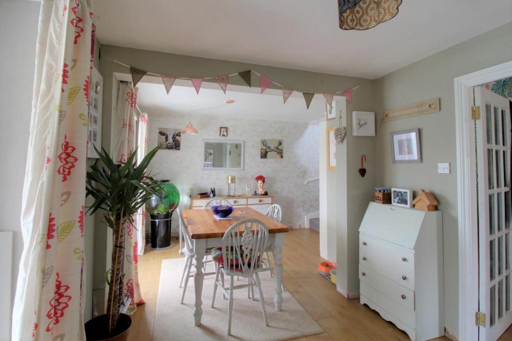 Rosedale Avenue, Stonehouse 4 bed detached house £350,000