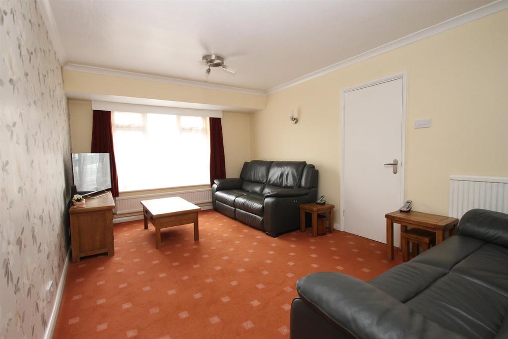 Sycamore Drive, Aylesford 3 bed semidetached house £375,000