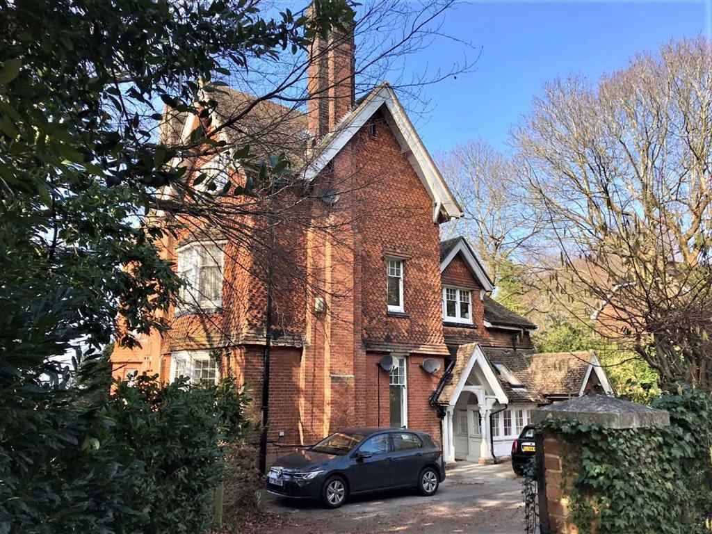 110 Mount Harry Road, Sevenoaks, TN13 4 bed flat £1,800 pcm (£415 pw)