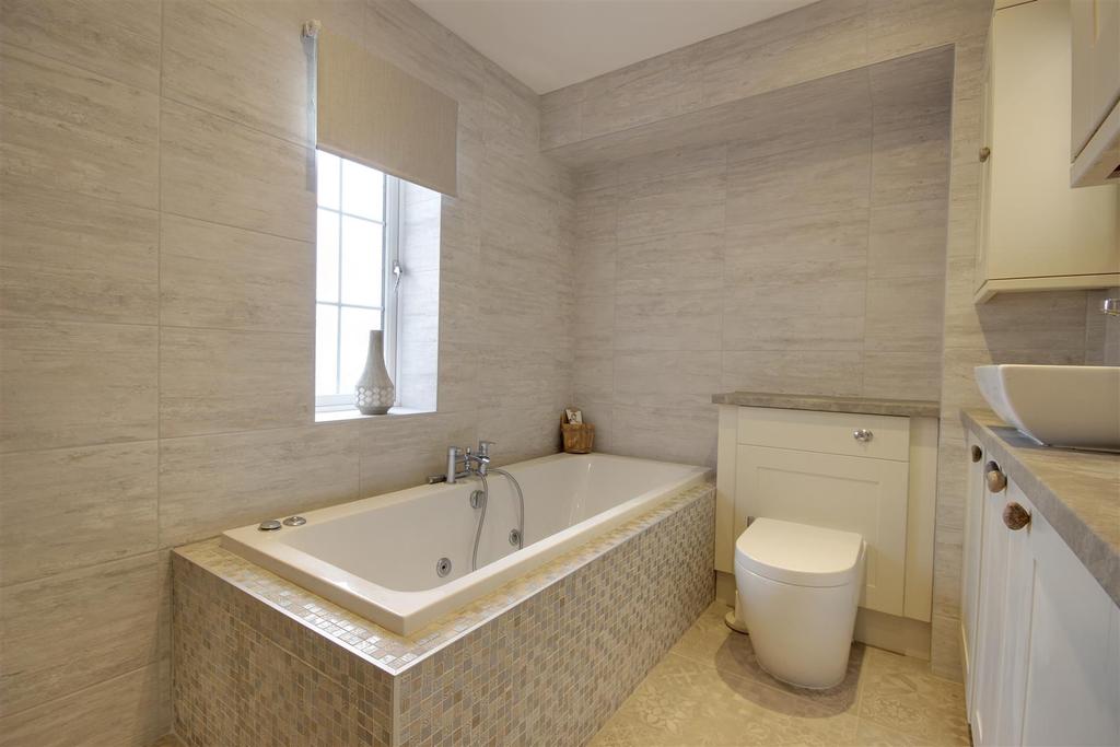 Luxurious Bathroom