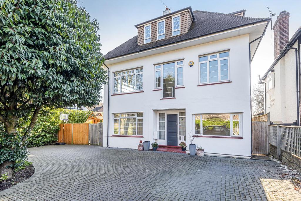 Parkwood Avenue, Esher, KT10 5 bed detached house £1,400,000