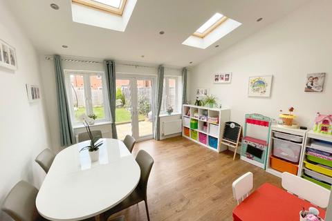 22 John Scott Way, Warwick, CV34 6NY