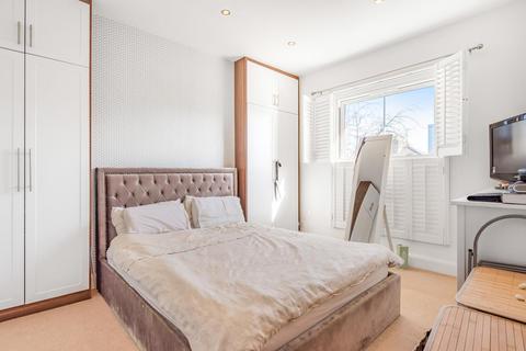22 Cambridge Road North, London, W4 4AA
