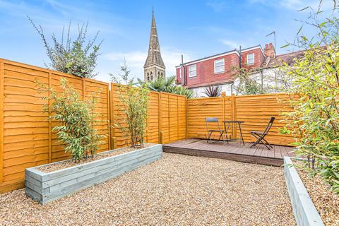 33 Burnhill Road, Beckenham, BR3 3LA
