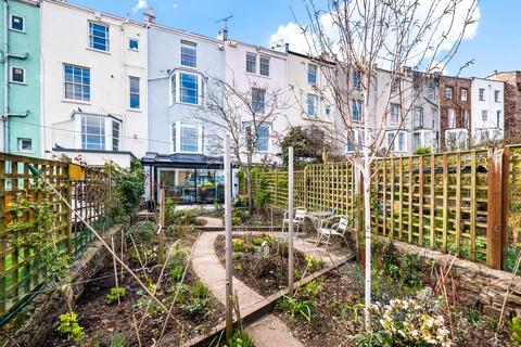 26 Bellevue Crescent, Bristol, BS8 4TE