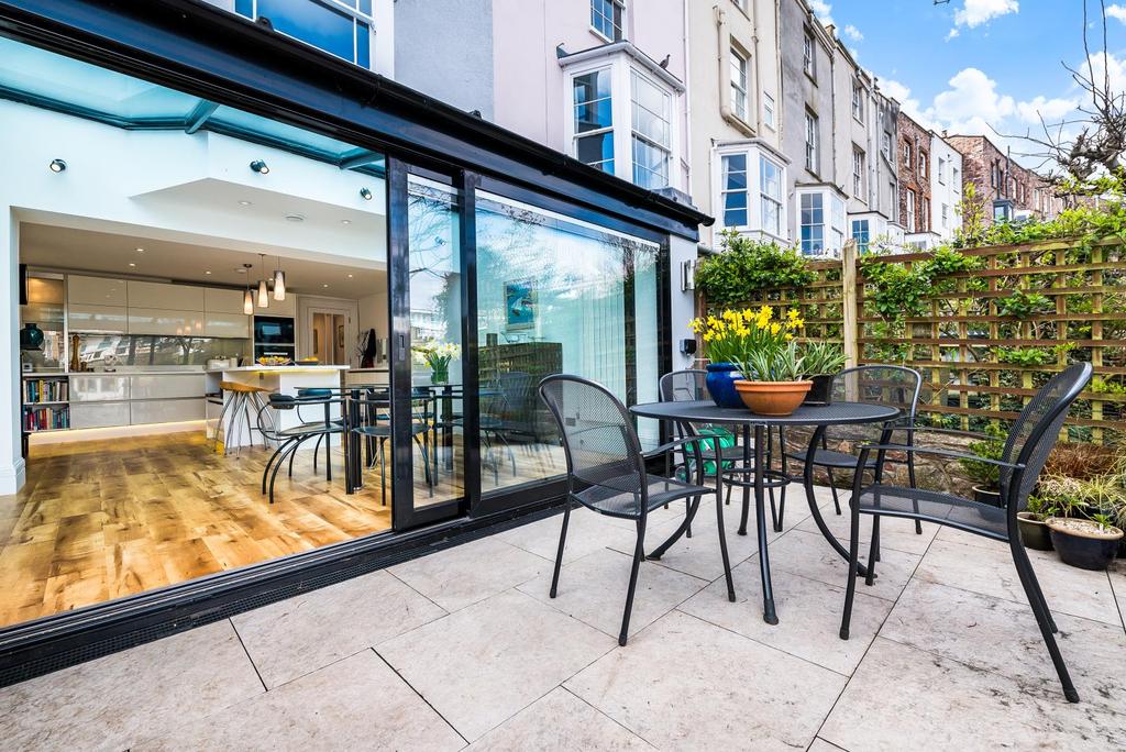 Dining al-fresco