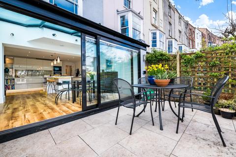 26 Bellevue Crescent, Bristol, BS8 4TE