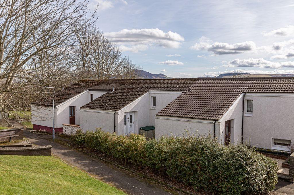 31 Marigold Drive, Galashiels TD1 2LW 3 bed terraced house £110,000