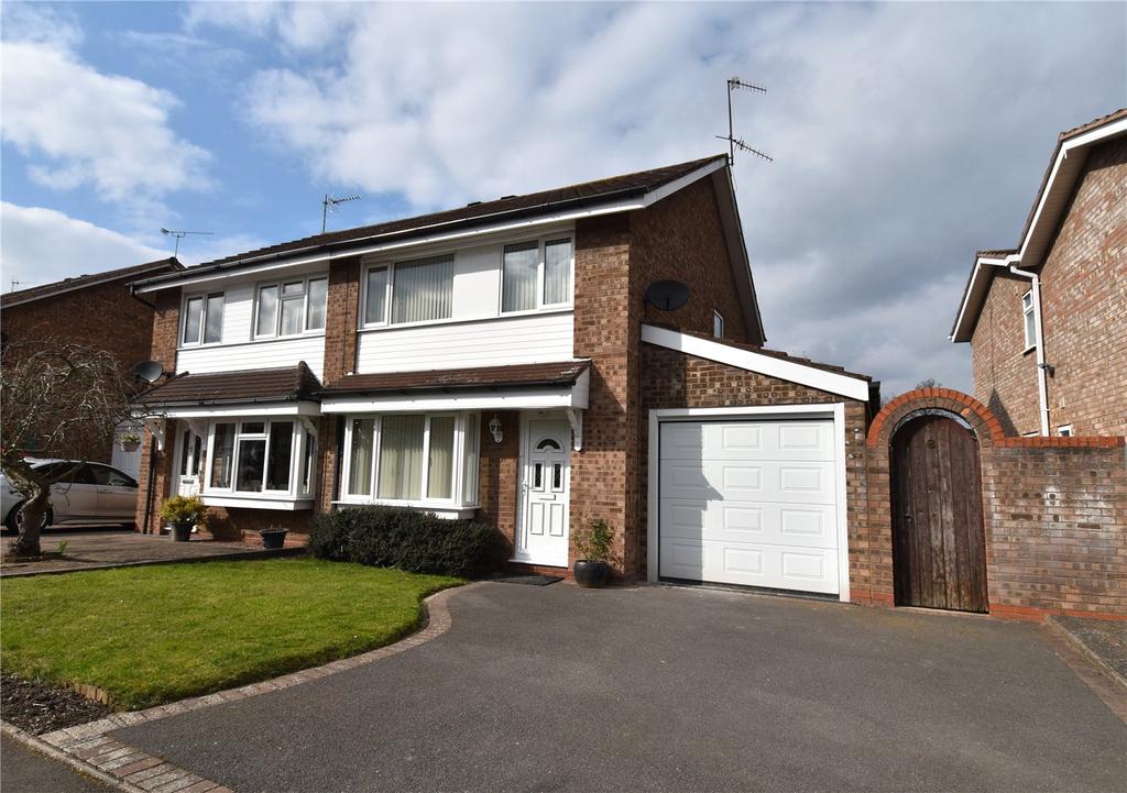 Leigh Grove, Droitwich, WR9 3 bed semidetached house £230,000
