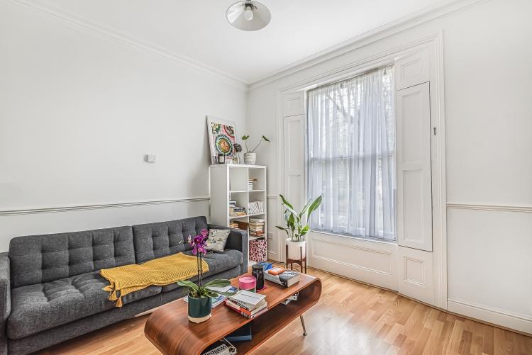 Elmore Street Islington N1 2 bed flat £1,950 pcm (£450 pw)