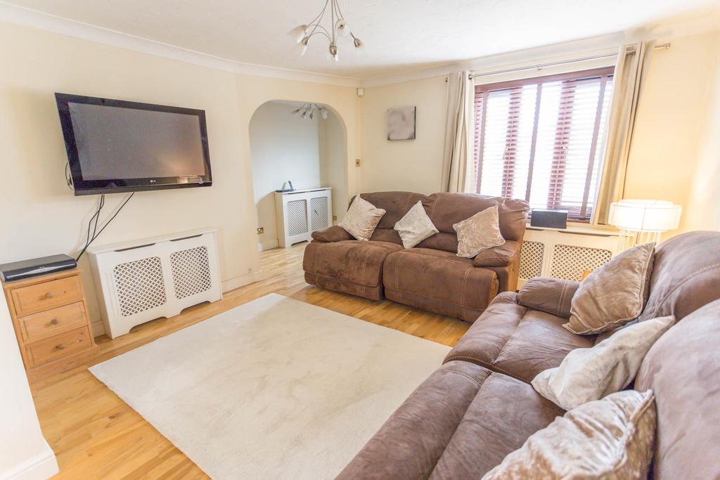GREAT LOCATION, CARNATION DRIVE, WINKFIELD ROW, BERKSHIRE, RG42 7QT 3