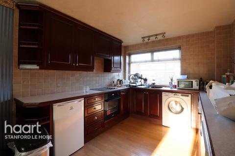 15 Howell Road, Corringham, Stanford-le-hope, SS17 8JL