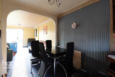 15 Howell Road, Corringham, Stanford-le-hope, SS17 8JL