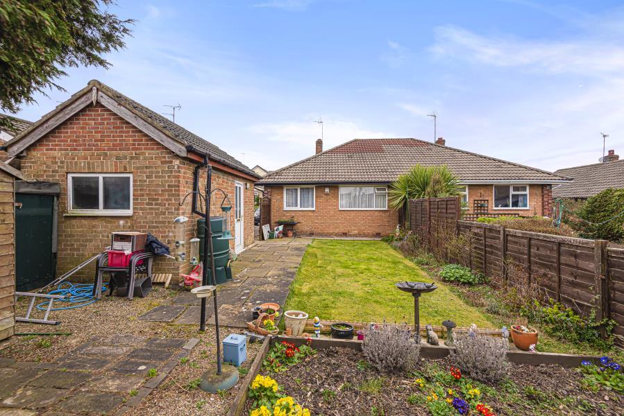 ST.MARGARETS AVENUE, HORSFORTH, LEEDS, LS18 5RZ 2 bed bungalow for sale
