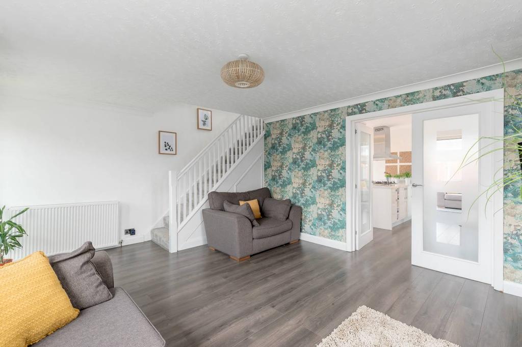 24 Farm Avenue, Lasswade, EH18 1BX 3 bed detached house £275,000