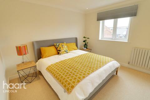4 Bridge Walk, Burton Waters, Lincoln, LN1 2WR