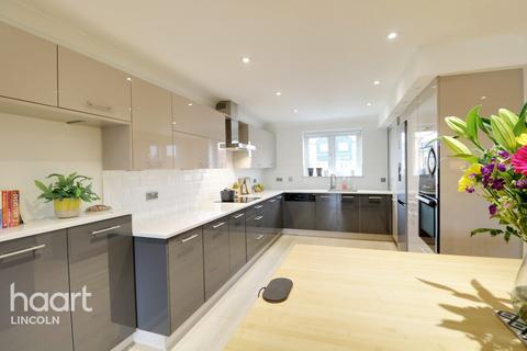 4 Bridge Walk, Burton Waters, Lincoln, LN1 2WR