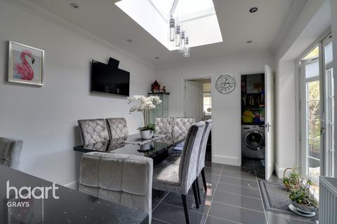 10 Cherry Tree Close, Grays, RM17 6JA