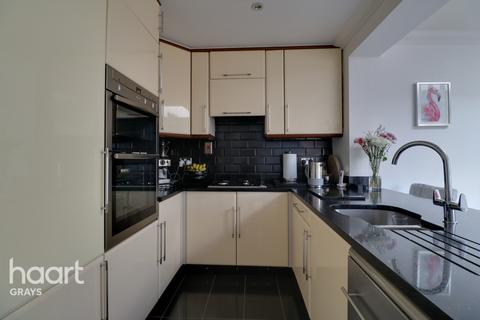 10 Cherry Tree Close, Grays, RM17 6JA