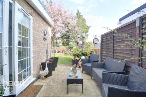 10 Cherry Tree Close, Grays, RM17 6JA