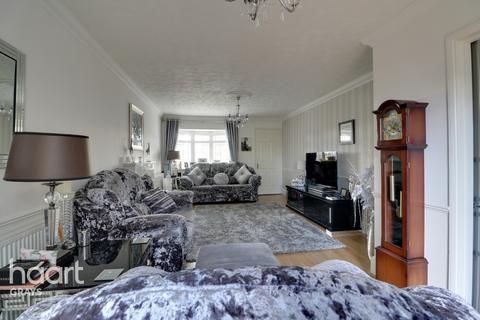 10 Cherry Tree Close, Grays, RM17 6JA