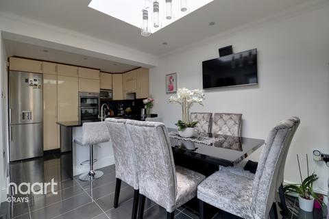 10 Cherry Tree Close, Grays, RM17 6JA
