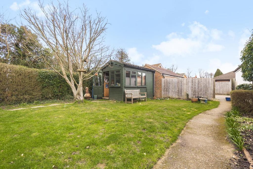 Crondall Lane, Farnham, GU9 4 bed detached house - £755,000