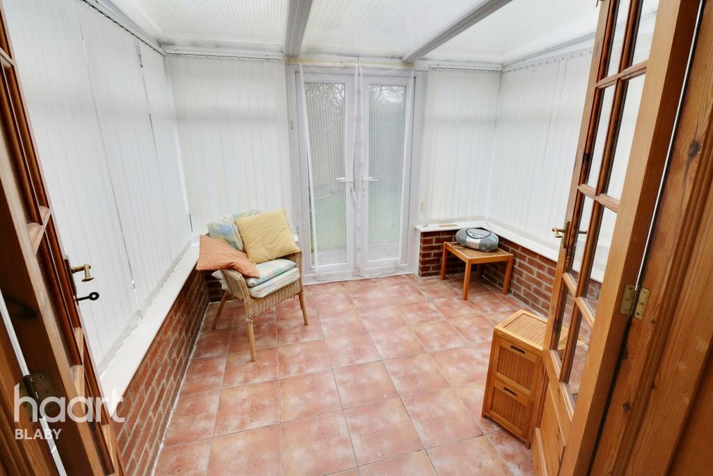 Primrose Way, Kirby Muxloe 2 bed semidetached bungalow £210,000